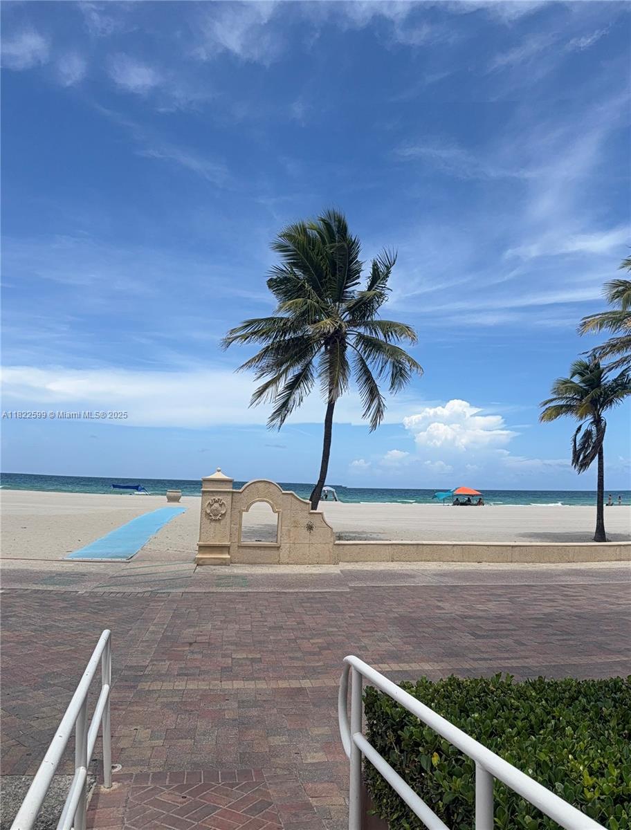 Property for Sale at 300 Oregon St 506, Hollywood, Broward County, Florida - Bedrooms: 1 
Bathrooms: 1  - $410,000
