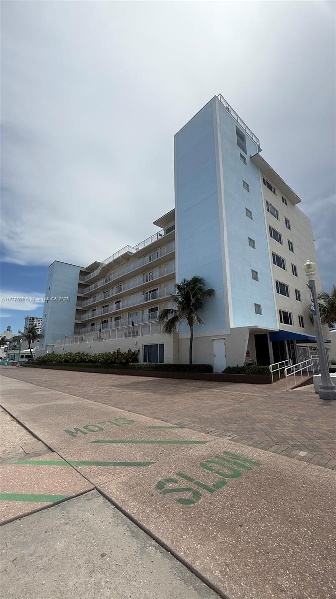 MAINSAIL CONDOMINIUM - Residential