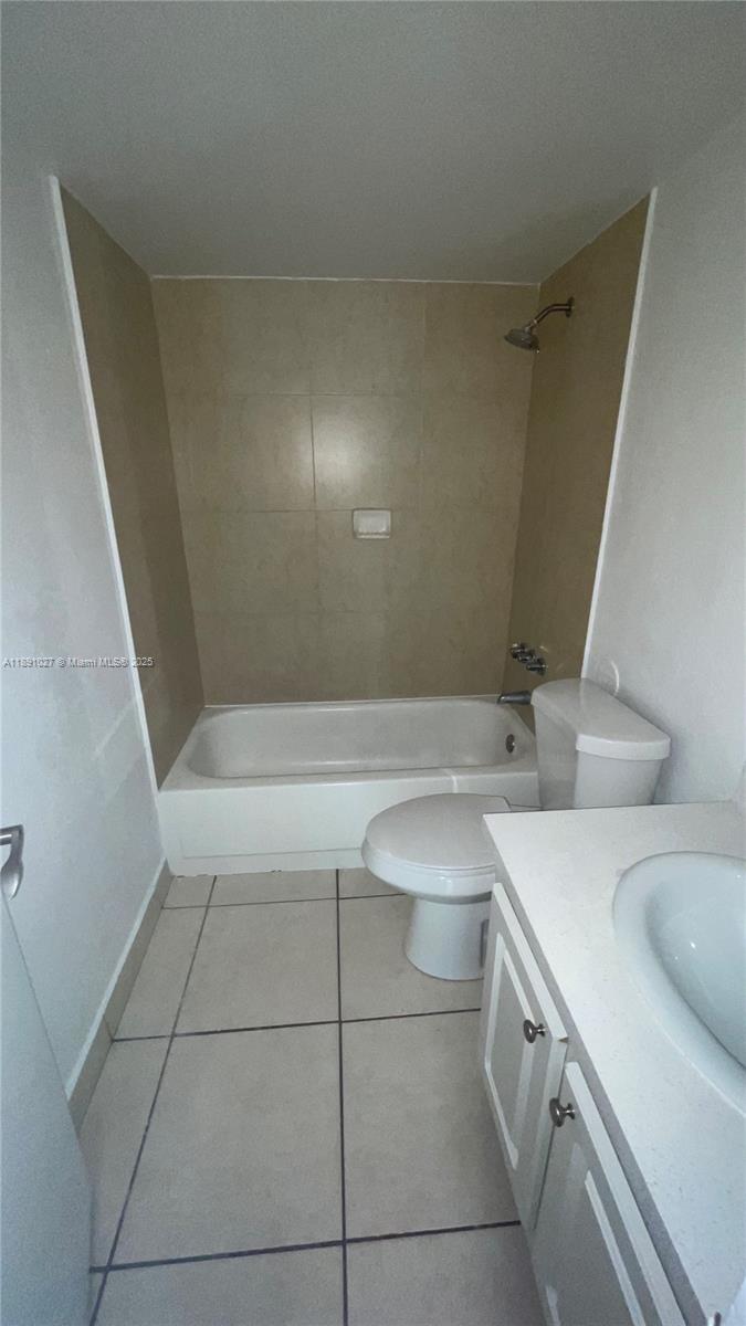 BAYVIEW PALMS CONDO - Residential Lease