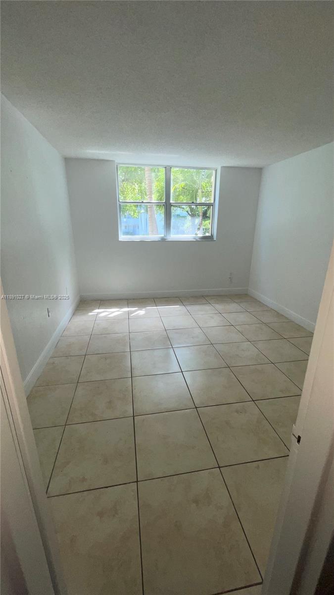 BAYVIEW PALMS CONDO - Residential Lease