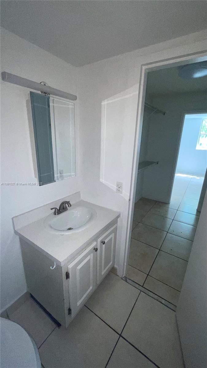 BAYVIEW PALMS CONDO - Residential Lease