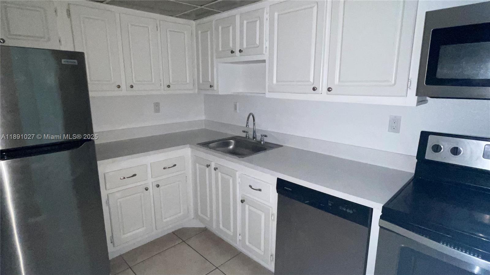 BAYVIEW PALMS CONDO - Residential Lease