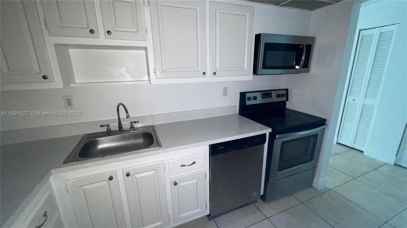 BAYVIEW PALMS CONDO - Residential Lease