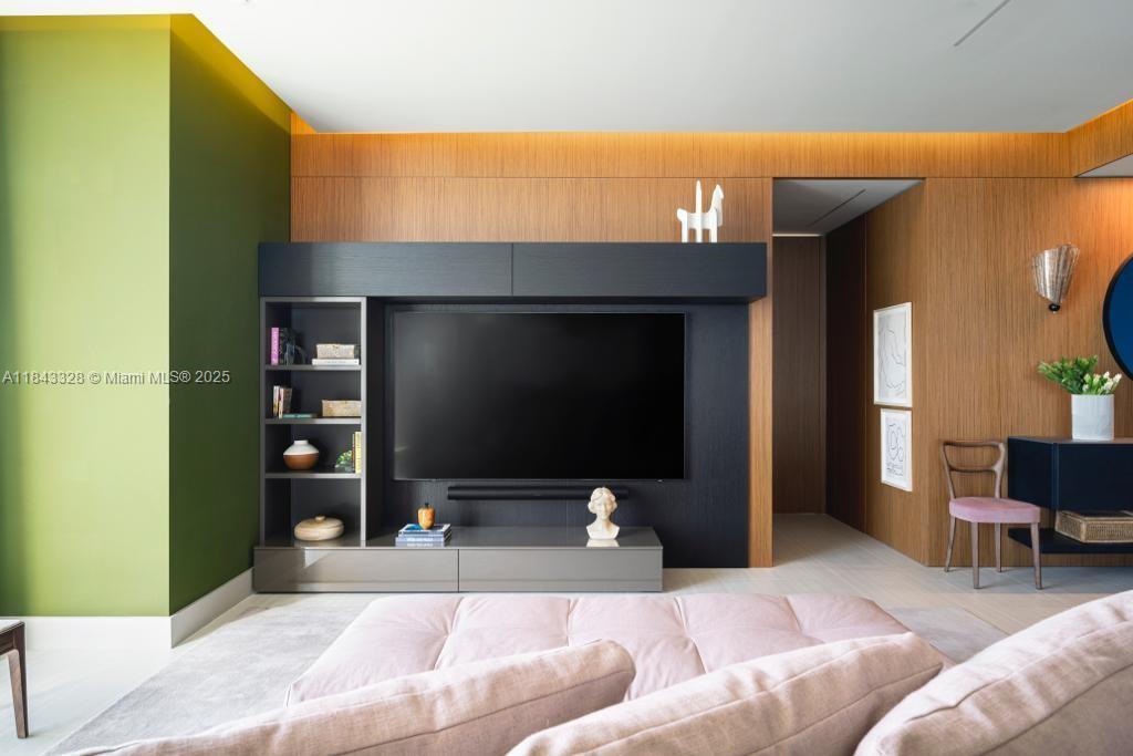 NORTH BISCAYNE BEACH AMEN - Residential