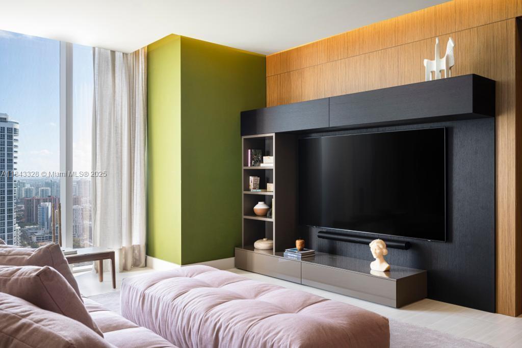 NORTH BISCAYNE BEACH AMEN - Residential