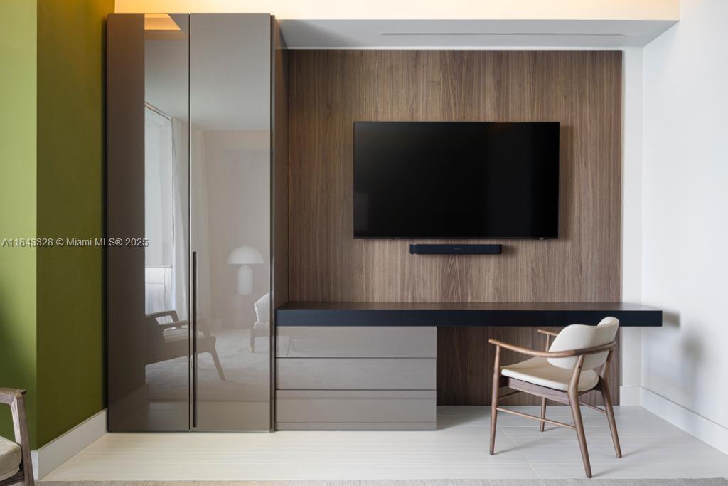 NORTH BISCAYNE BEACH AMEN - Residential