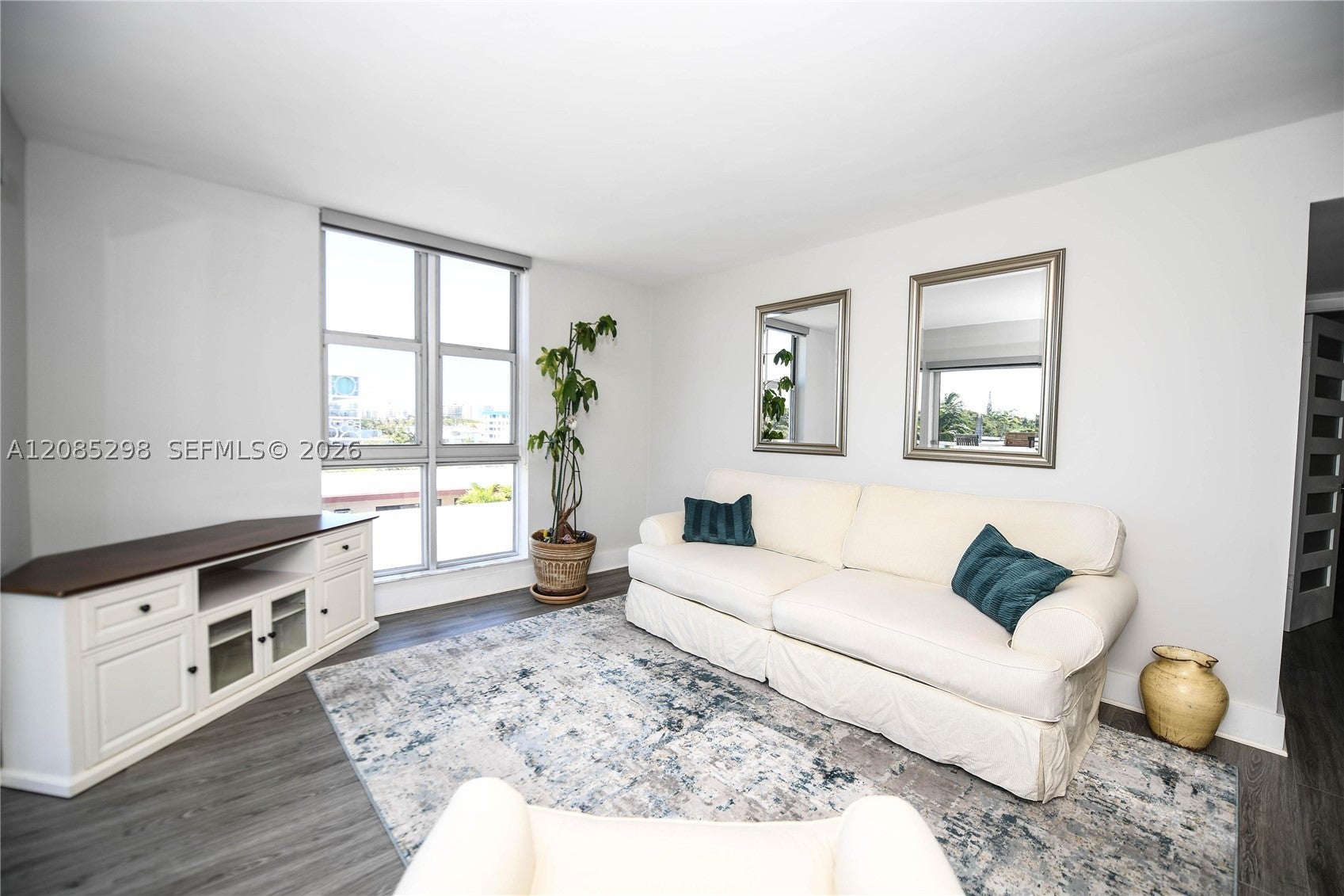 8305 Crespi Blvd 4D