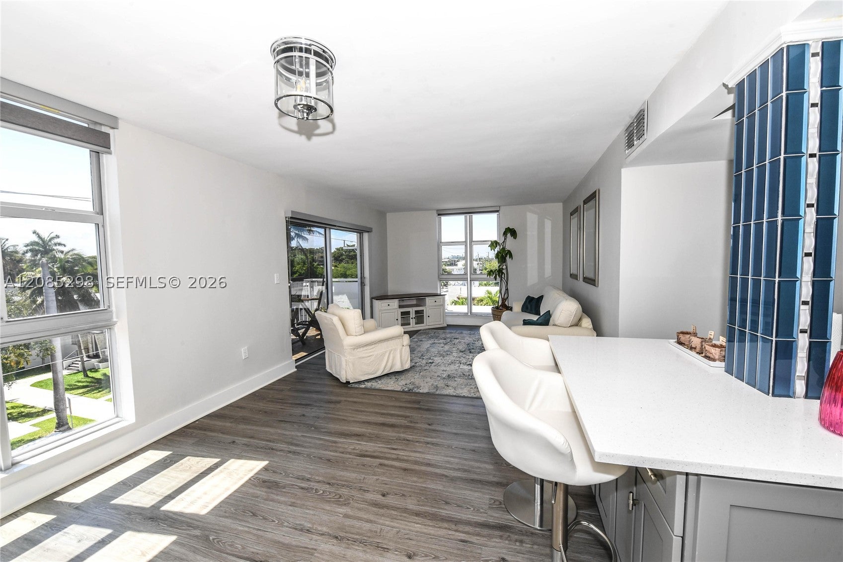 8305 Crespi Blvd 4D
