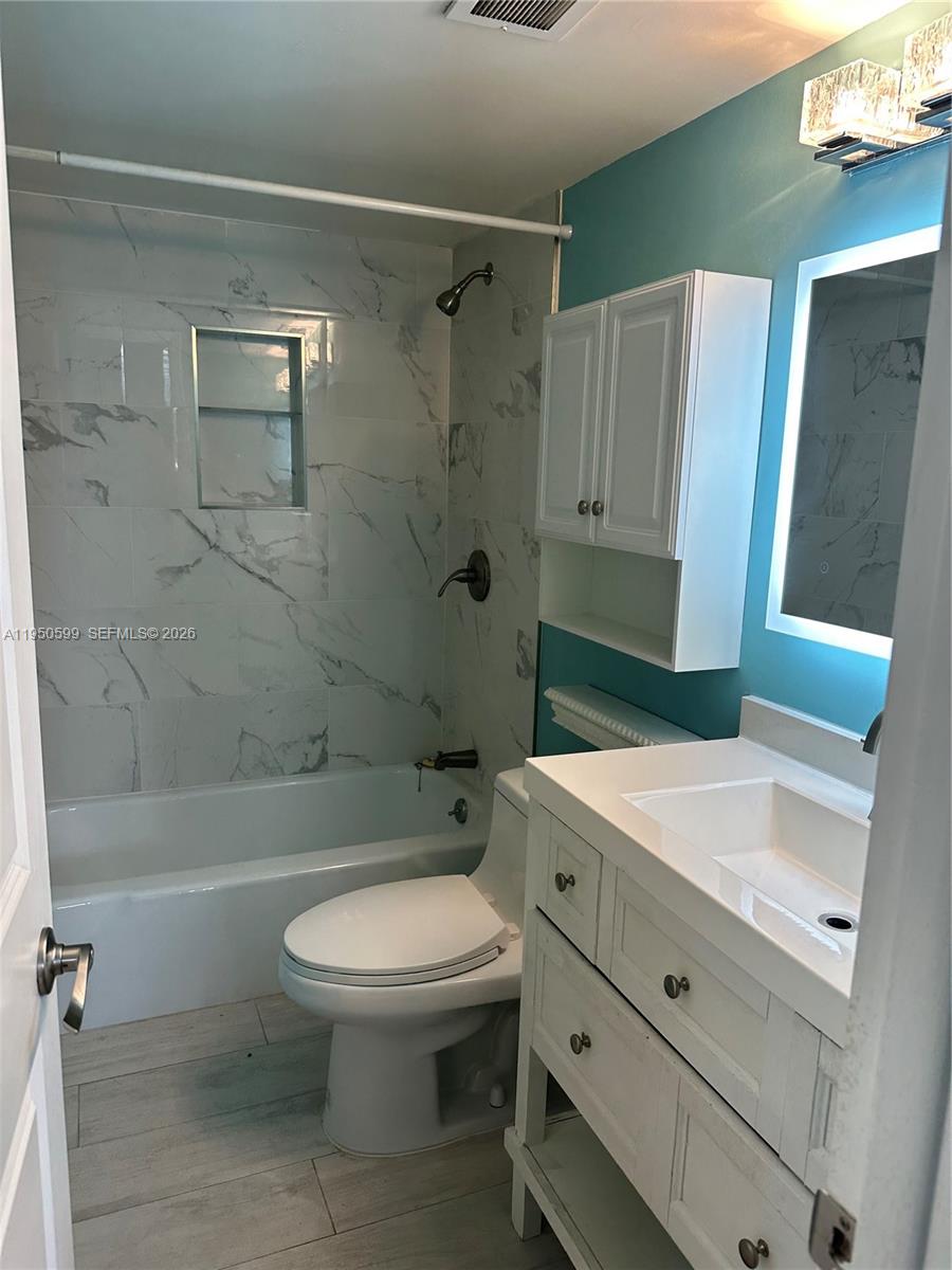 2731 NE 14th St Cswy 205