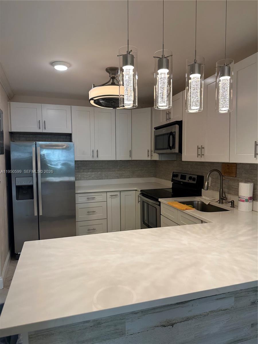 2731 NE 14th St Cswy 205
