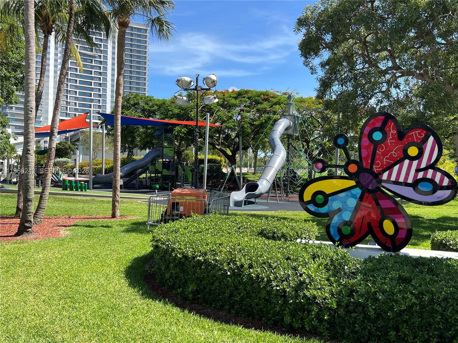 RADIUS CONDO - Residential