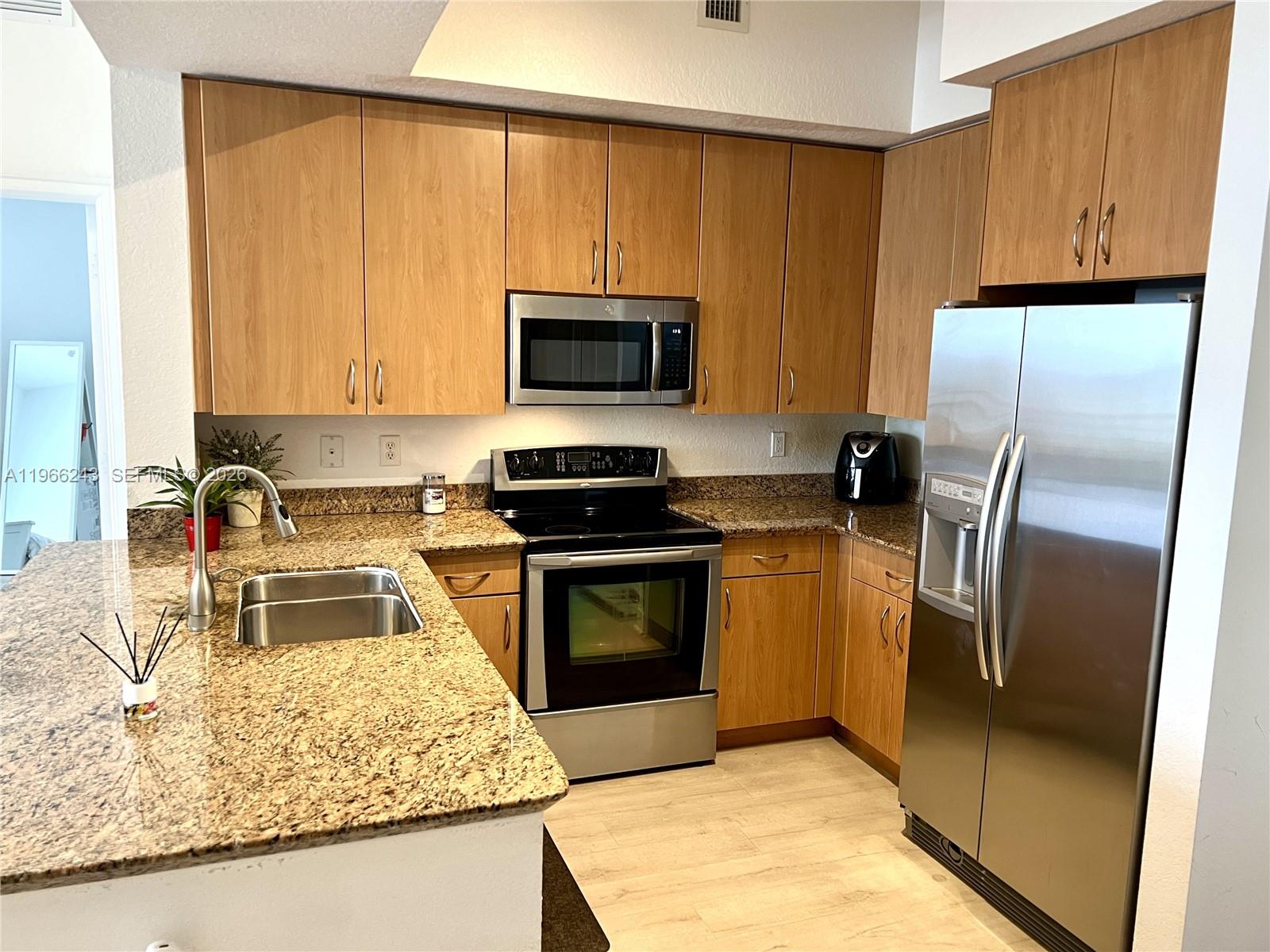 RADIUS CONDO - Residential