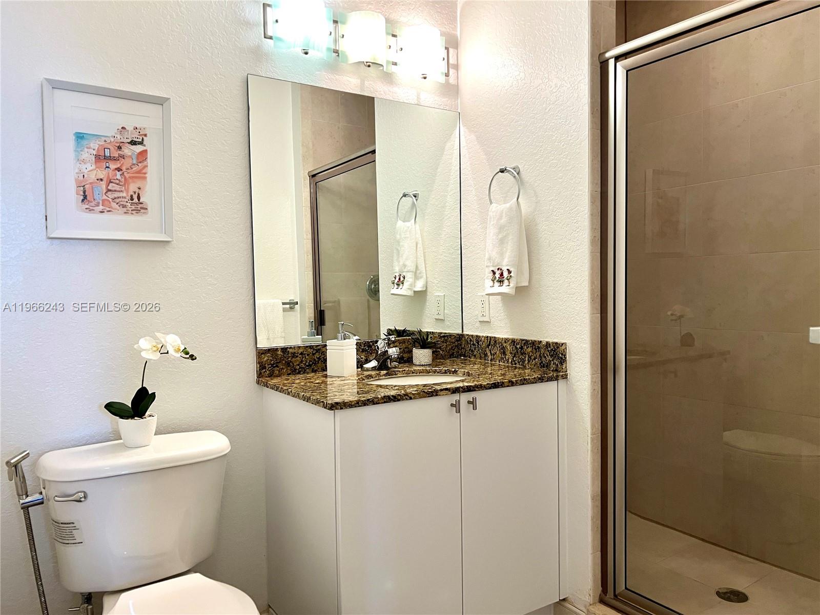 RADIUS CONDO - Residential