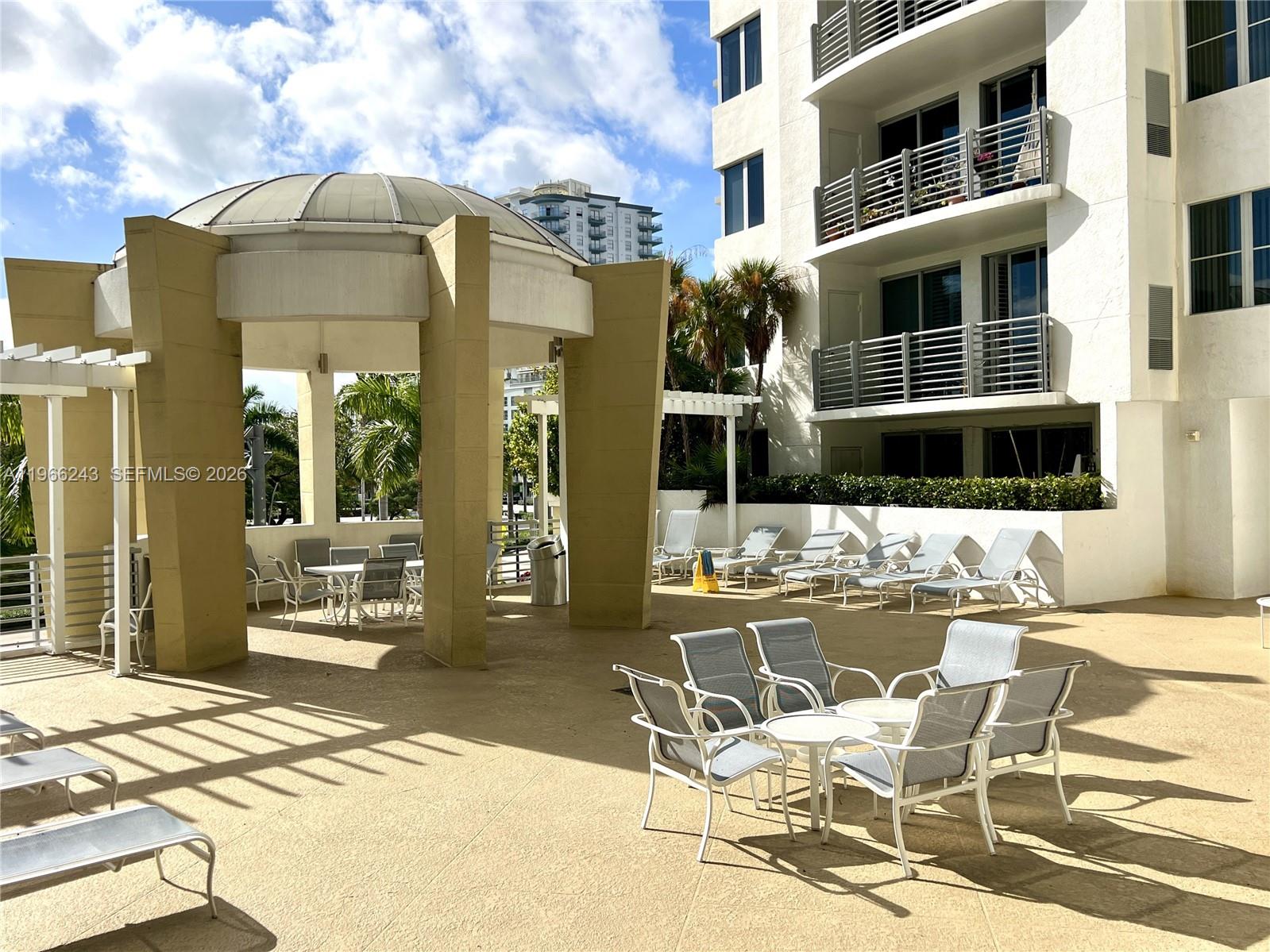 RADIUS CONDO - Residential