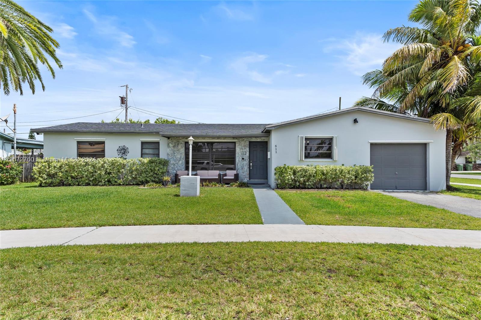 611 Nw 17th St, Homestead, Miami-Dade County, Florida - 4 Bedrooms  
2 Bathrooms - 