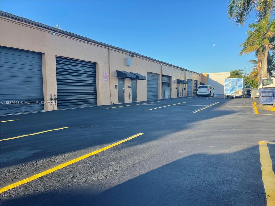 For LEASE! Centrally located near Eureka, 2000sq ft , assigned parking. NO MECHANIC, NO BODY SHOP, NO STONE CUTTING.