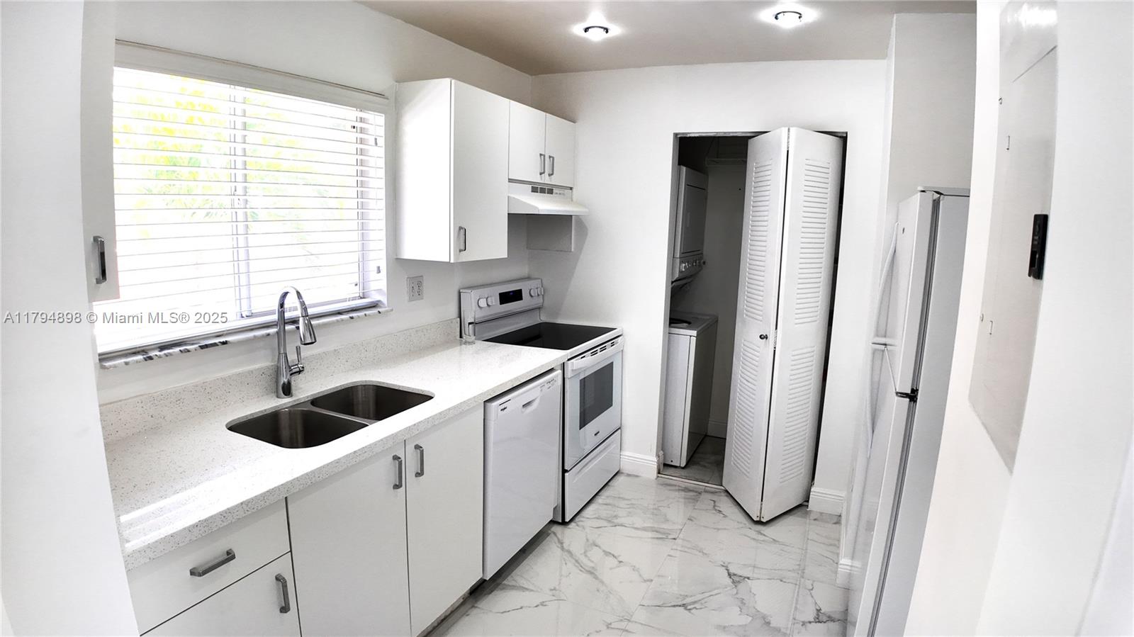 14905 Sw 80th St 211, Miami, Broward County, Florida - 1 Bedrooms  
1 Bathrooms - 