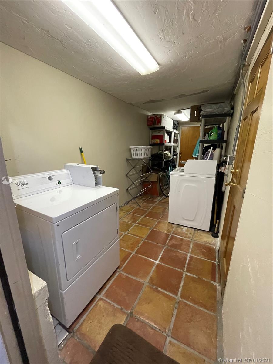 HOLLYWOOD CENTRAL REACH - Residential Lease