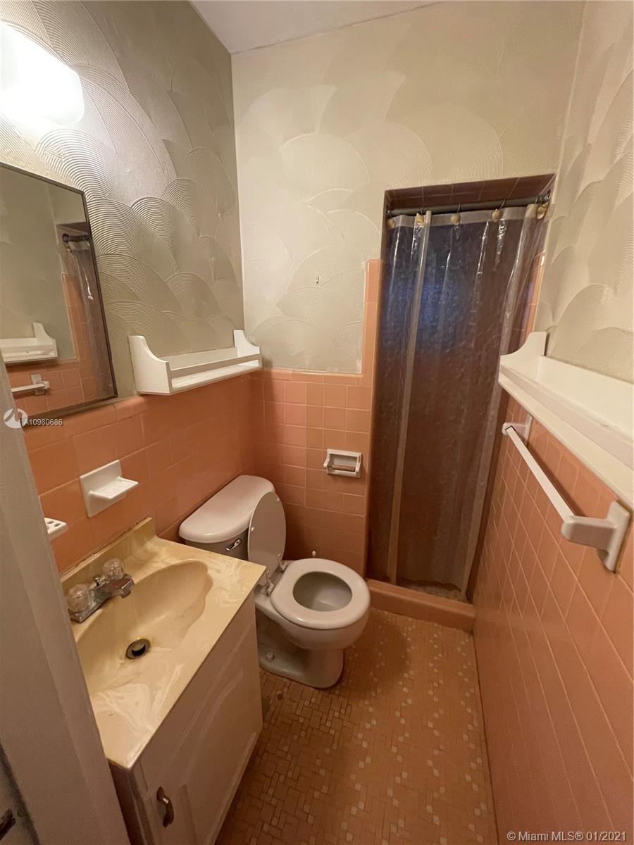 HOLLYWOOD CENTRAL REACH - Residential Lease