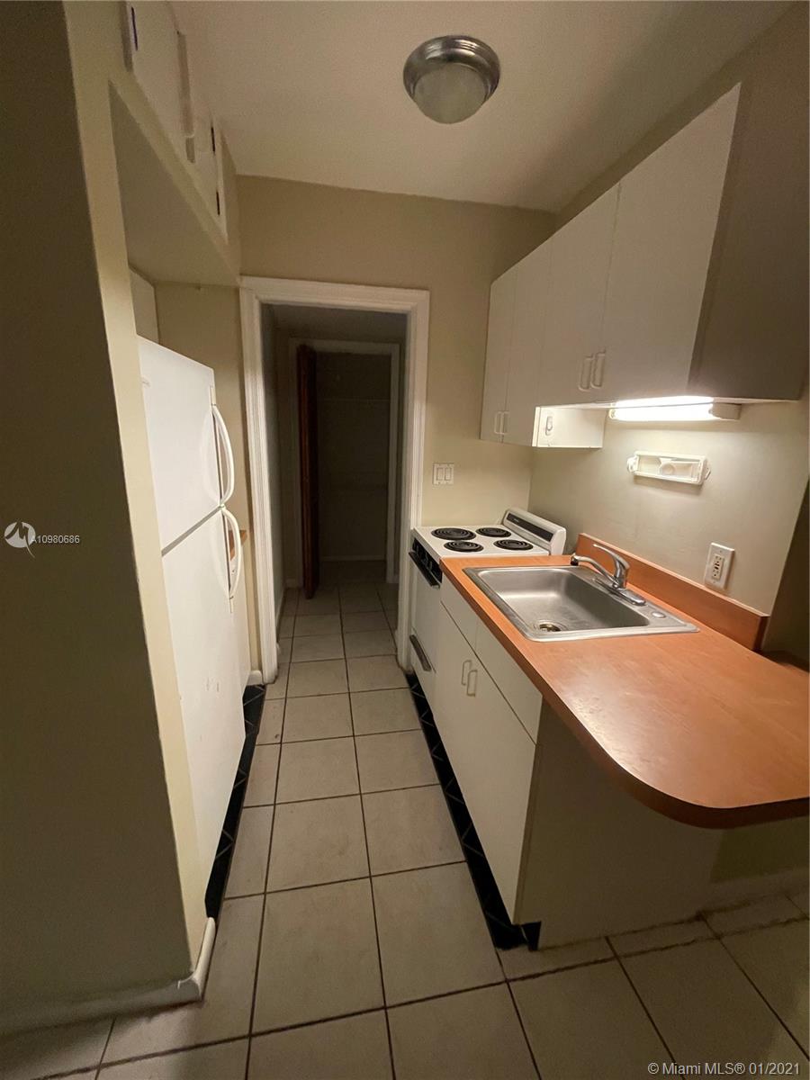 HOLLYWOOD CENTRAL REACH - Residential Lease