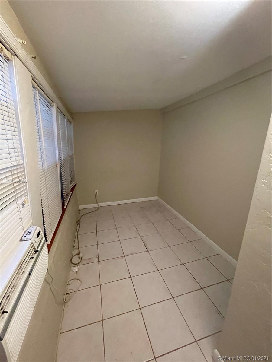 HOLLYWOOD CENTRAL REACH - Residential Lease