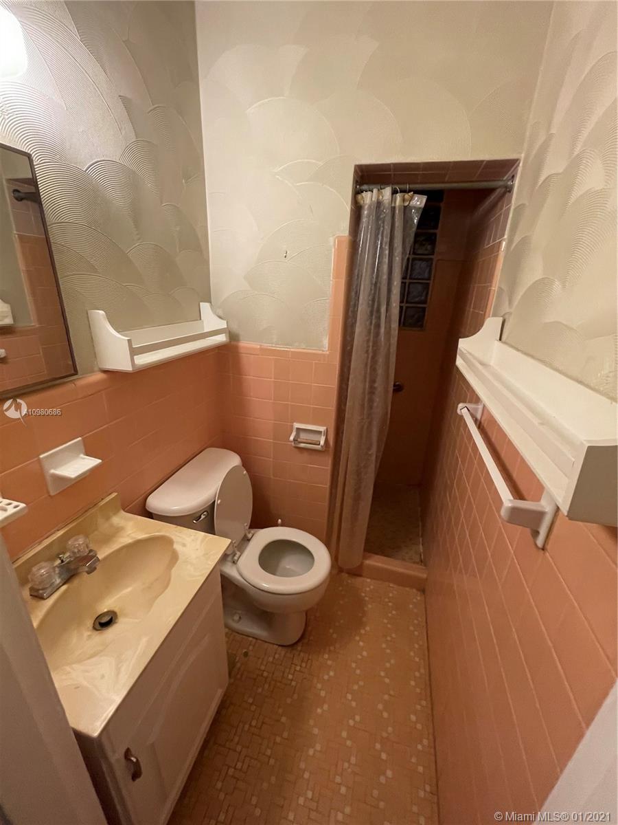 HOLLYWOOD CENTRAL REACH - Residential Lease