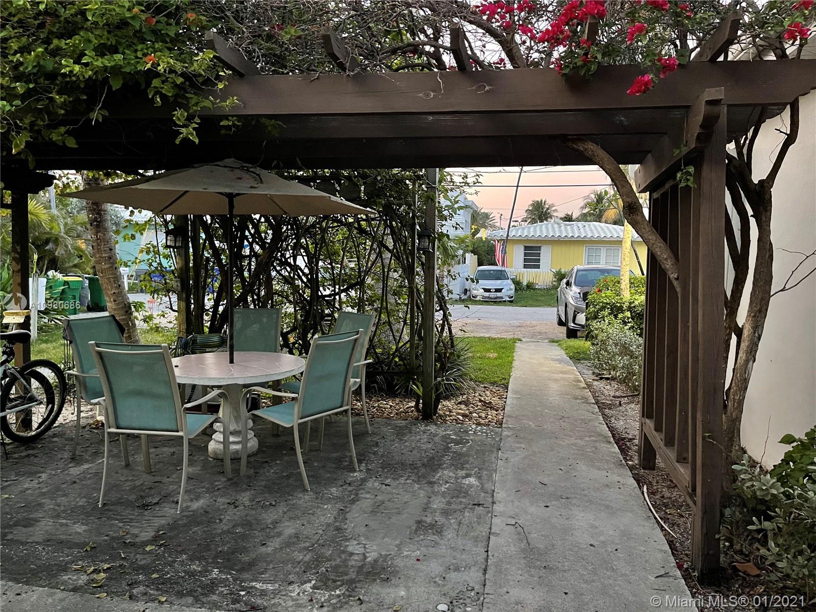 HOLLYWOOD CENTRAL REACH - Residential Lease