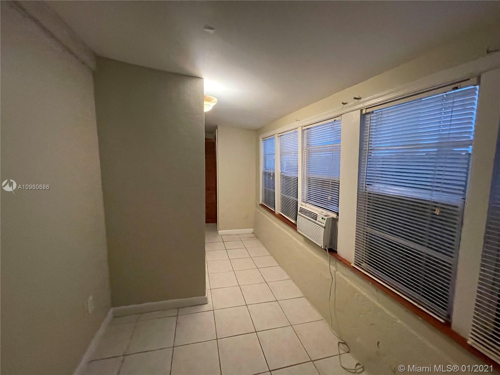 HOLLYWOOD CENTRAL REACH - Residential Lease