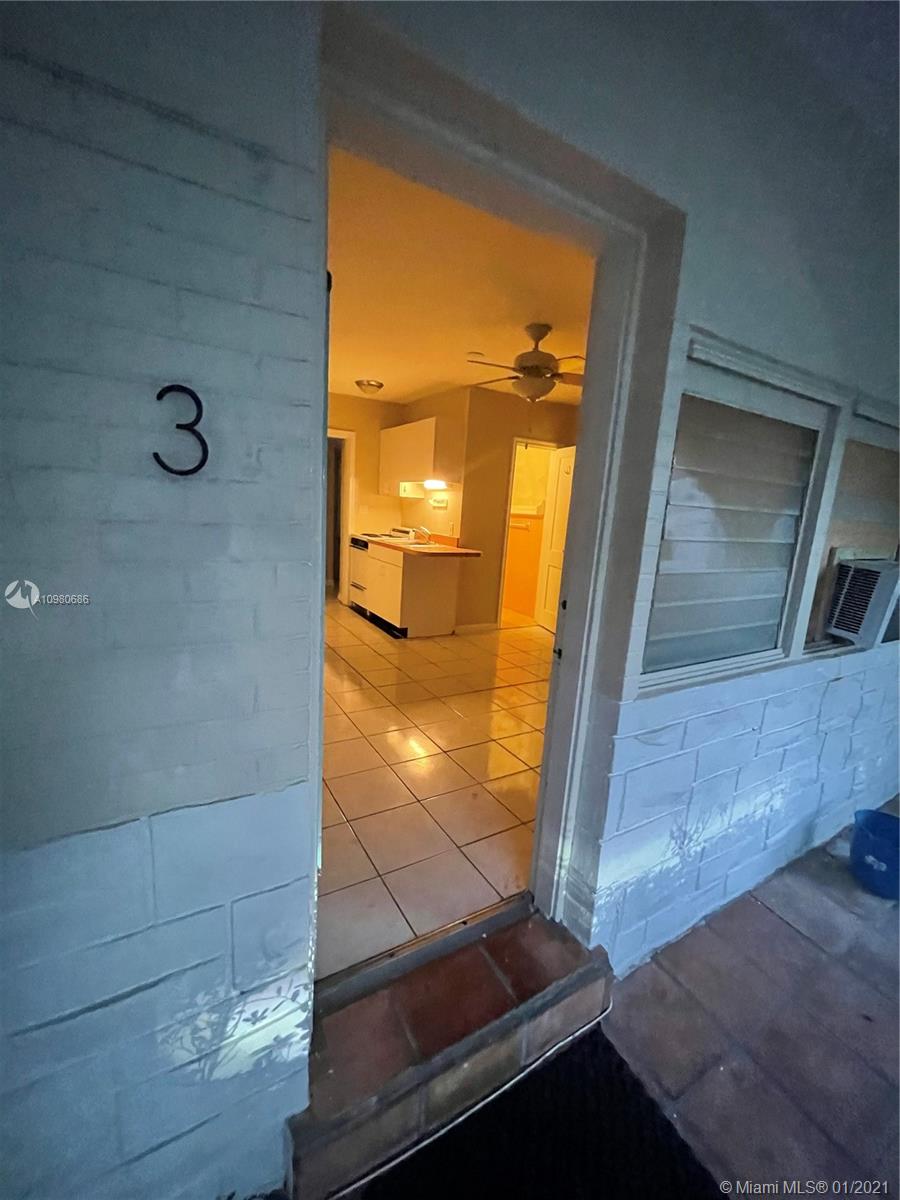 HOLLYWOOD CENTRAL REACH - Residential Lease