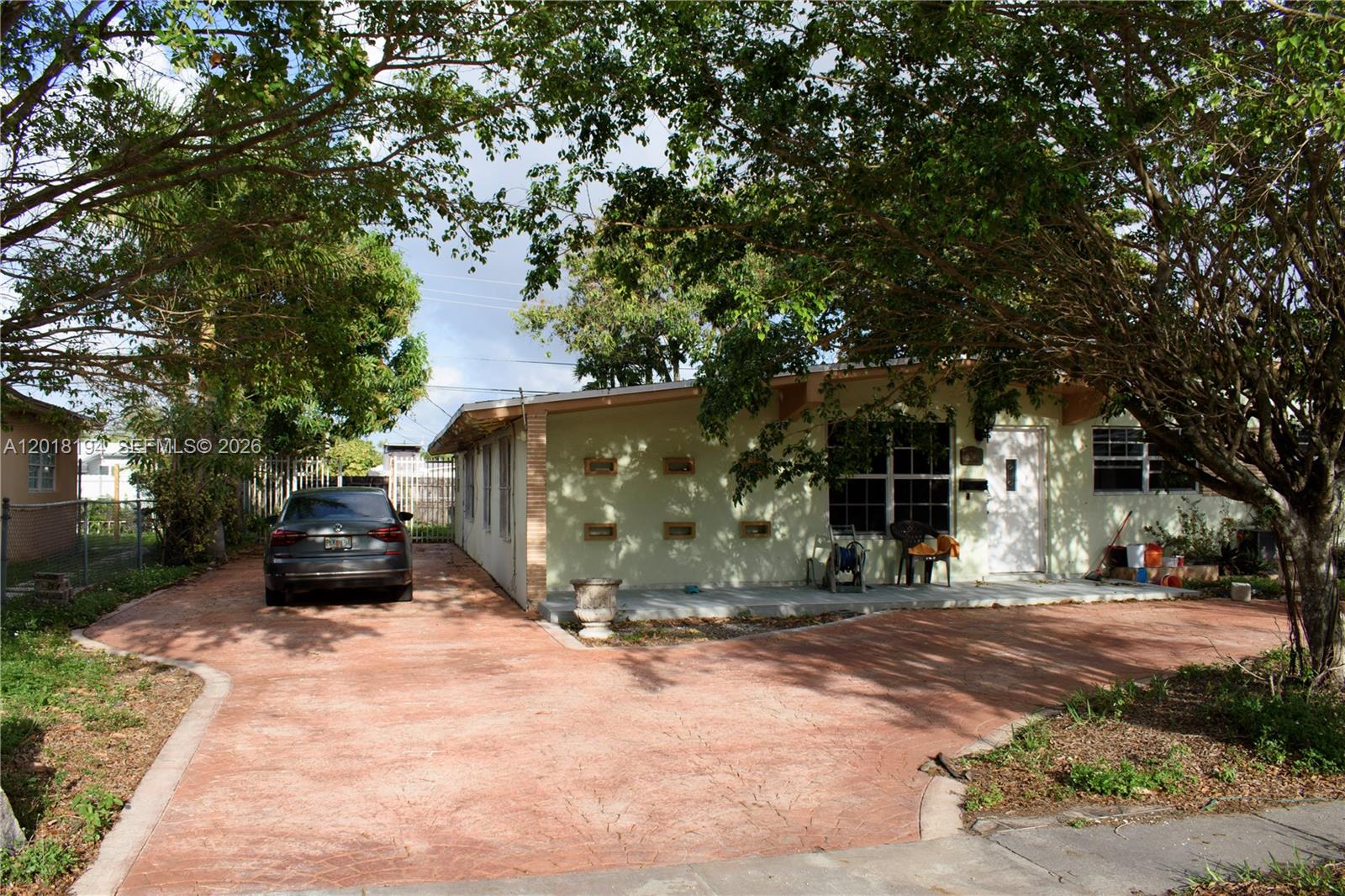 PALM SPRINGS ESTS 9TH ADD - Residential