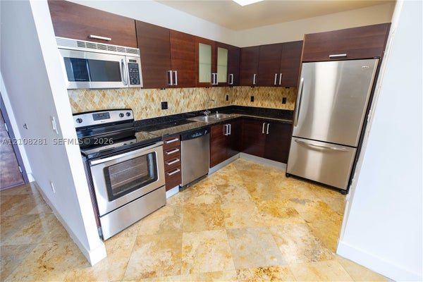 3250 GRAND AVE APT 404, MIAMI, FL 33133 - Image 6e0071dfb3b0212bc66017cccff8dac2/1746954039