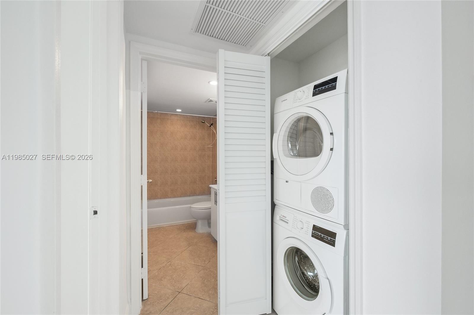 ISLAND POINTE CONDO - Residential Lease