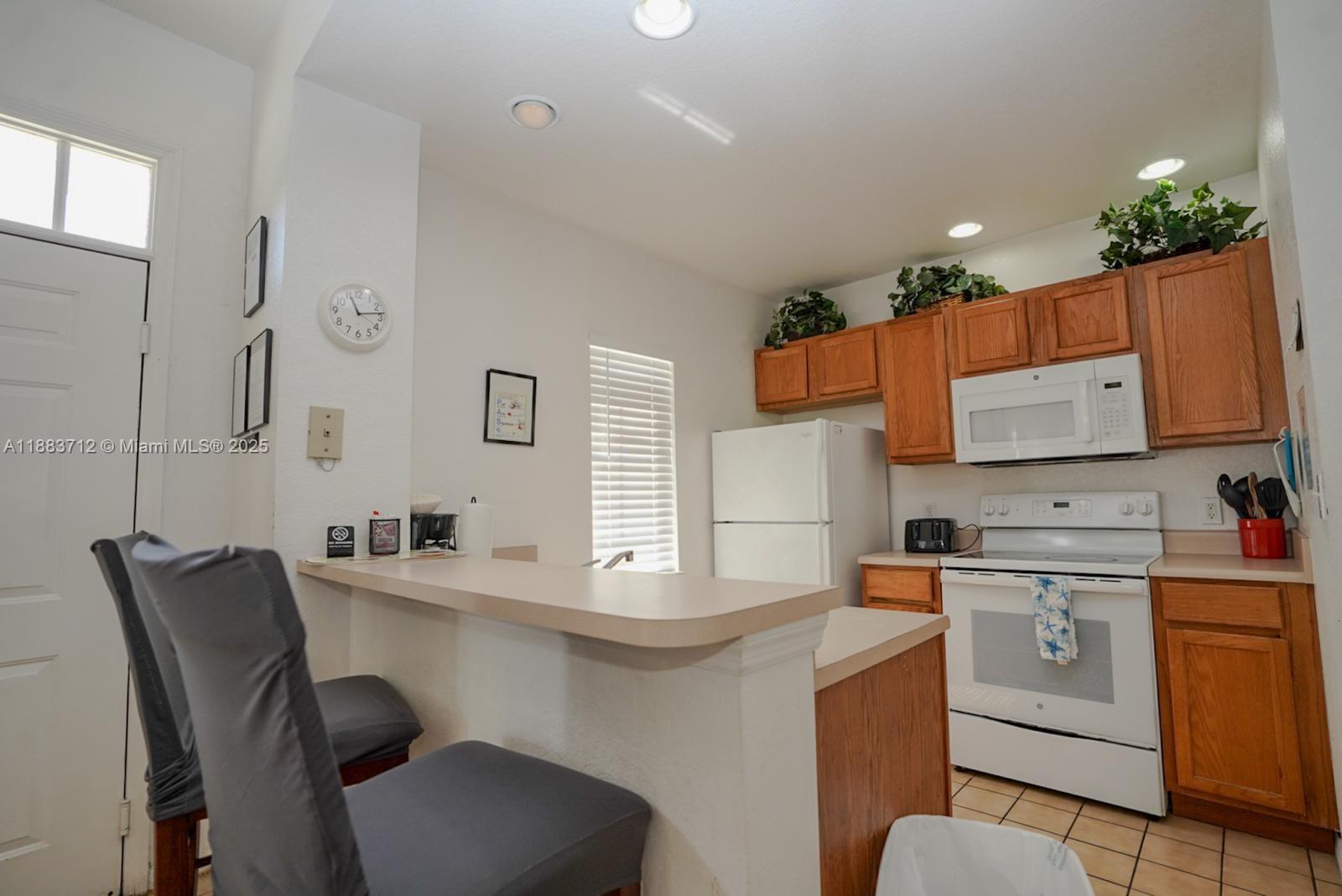 VENETIAN BAY VILLAGES COND - Residential Lease