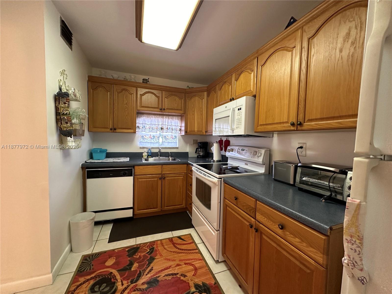 HOLLYBROOK GOLF AND - Residential