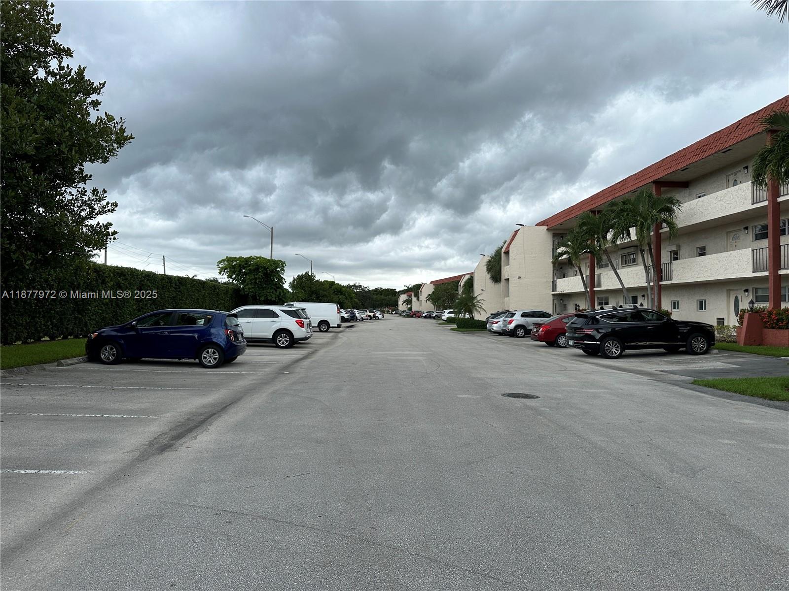 HOLLYBROOK GOLF AND - Residential