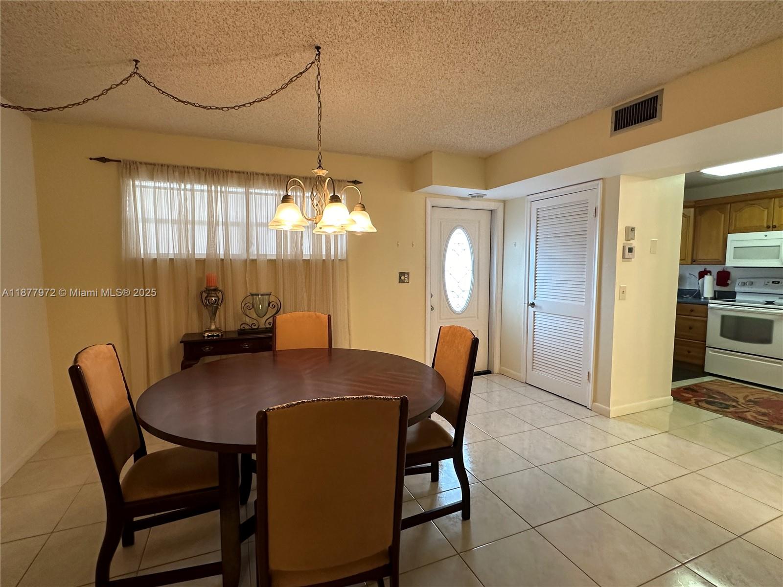 HOLLYBROOK GOLF AND - Residential