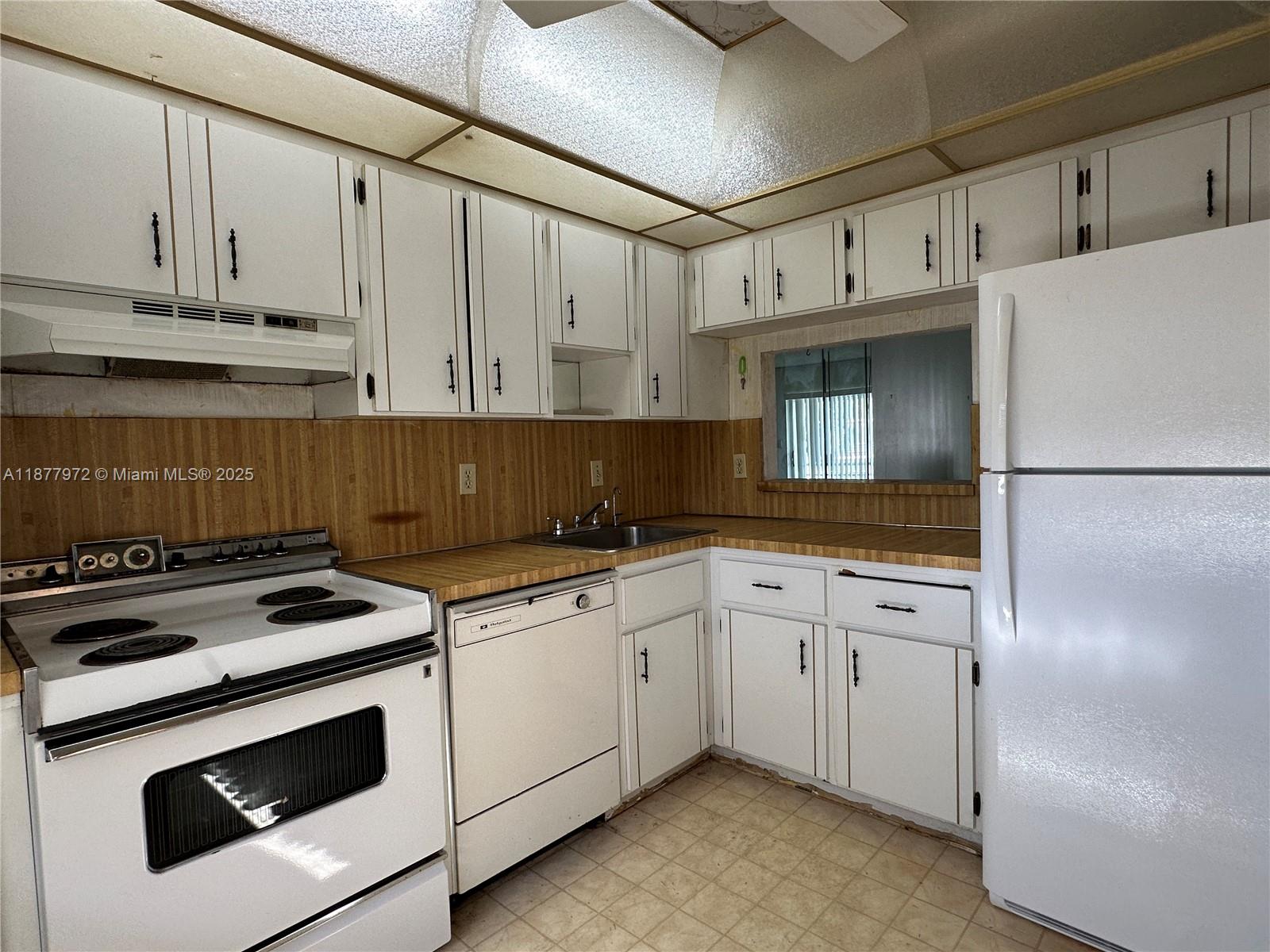 HOLLYBROOK GOLF AND - Residential