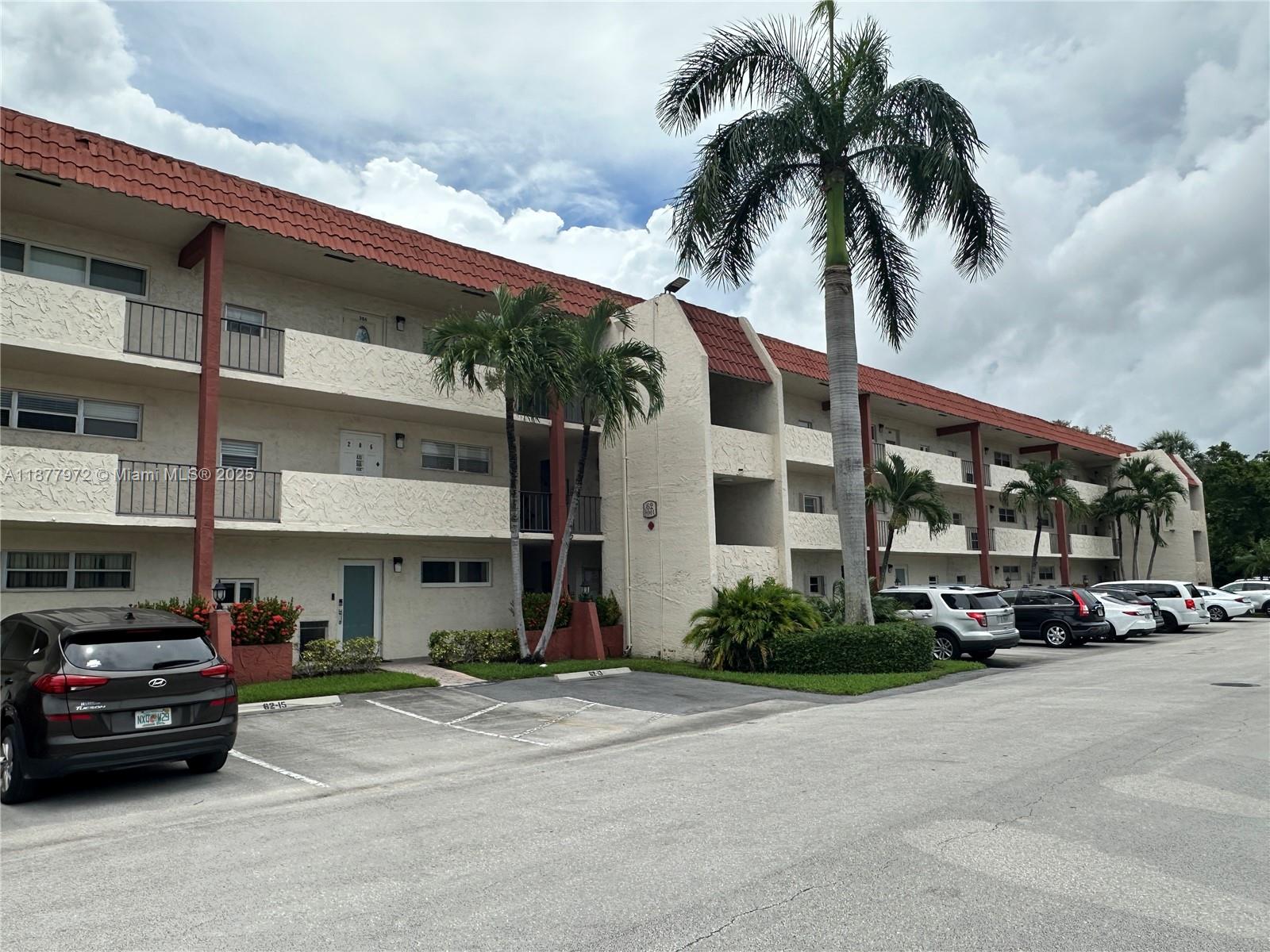 HOLLYBROOK GOLF AND - Residential
