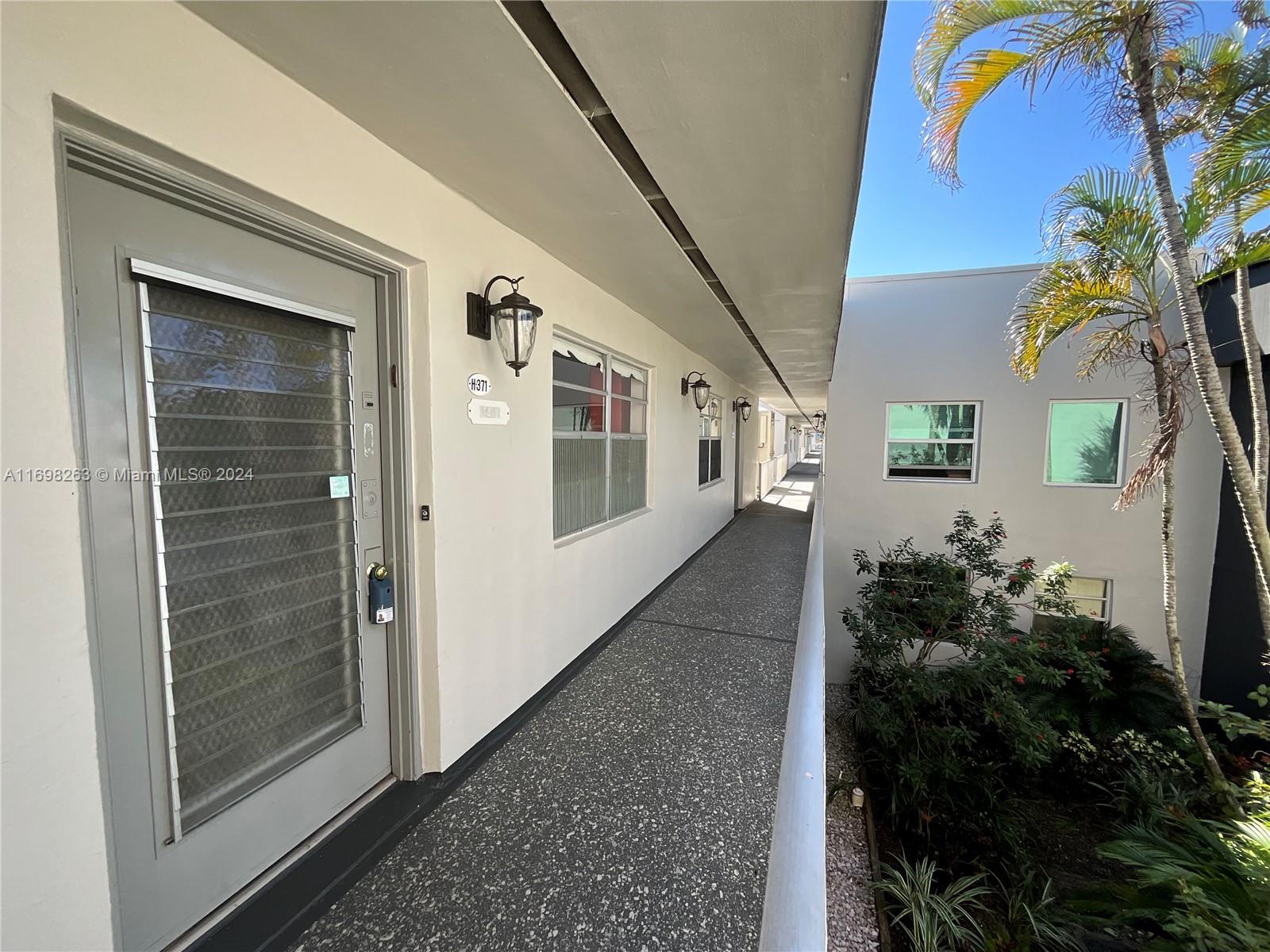KINGS POINT BURGUNDY COND - Residential