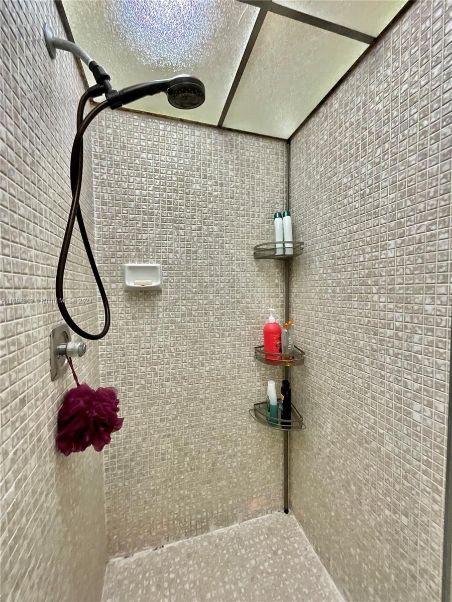 KINGS POINT BURGUNDY COND - Residential