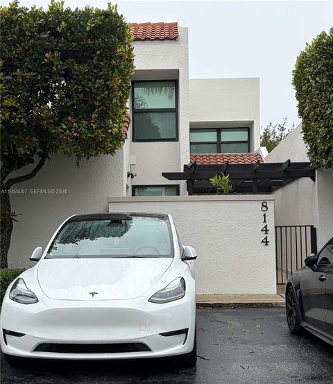 8144 SW 86th Ter Miami FL 33143