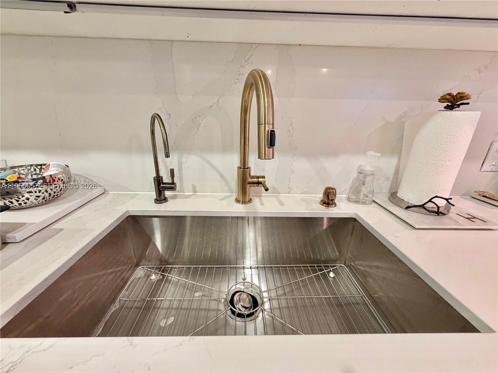 DADELAND WALK - Residential