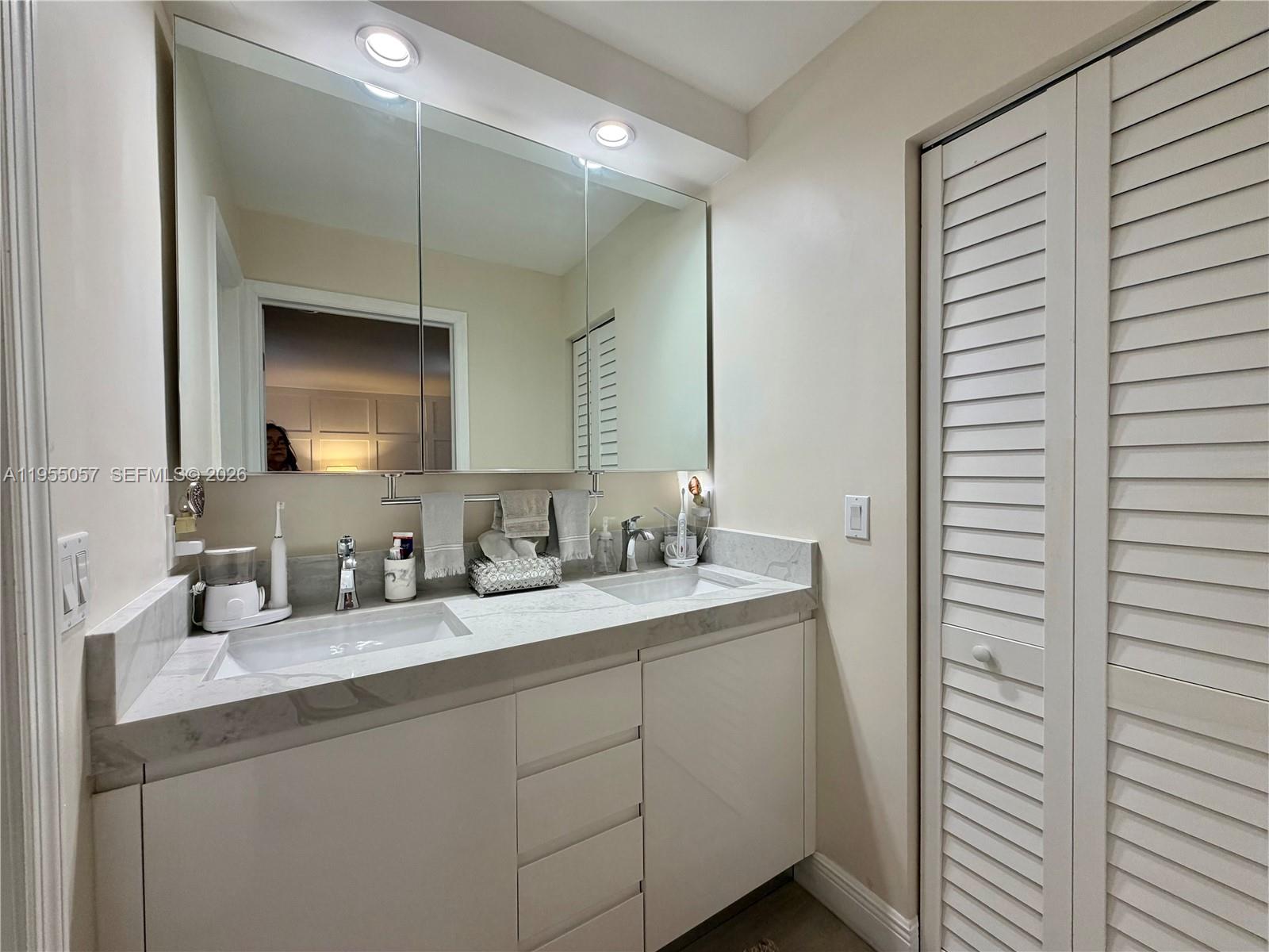 DADELAND WALK - Residential