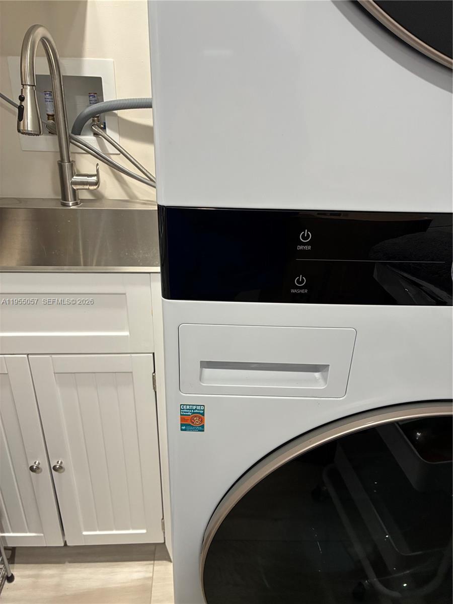 DADELAND WALK - Residential