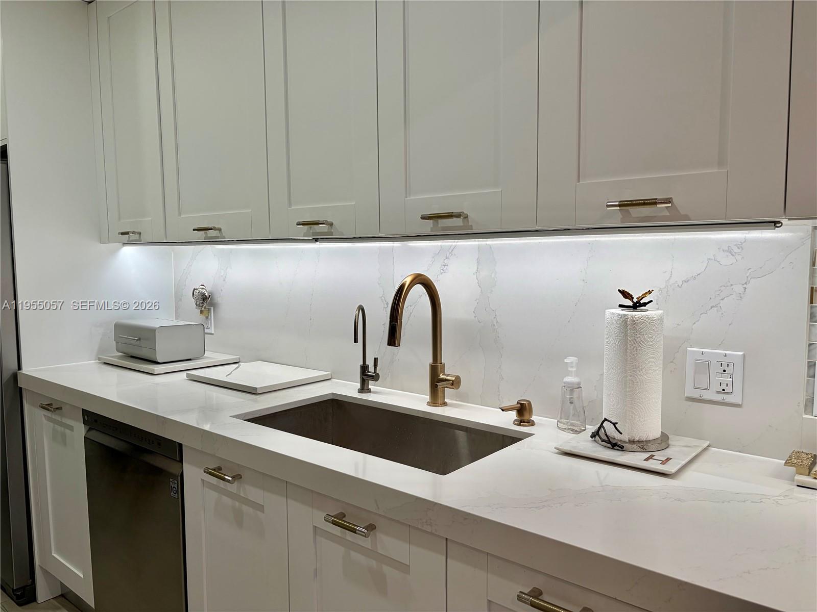 DADELAND WALK - Residential