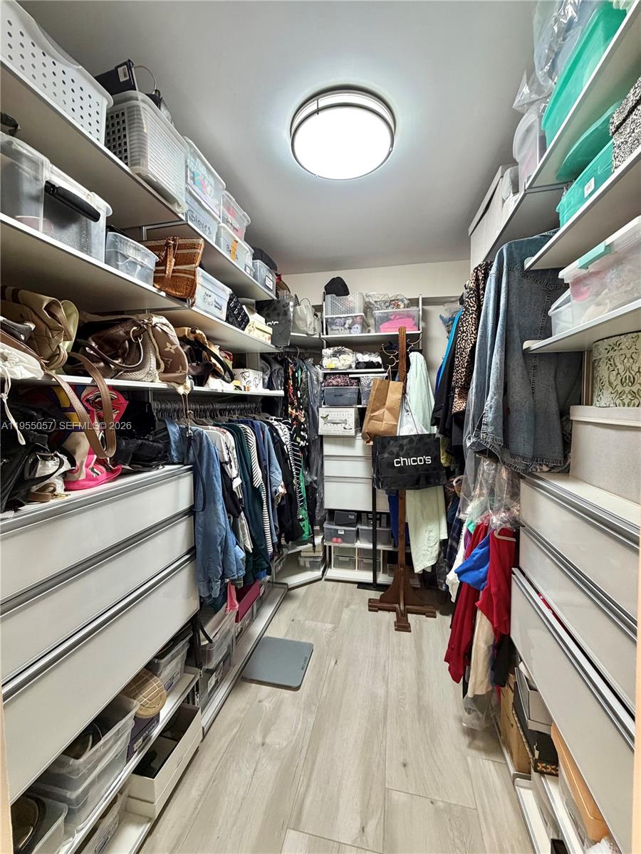 DADELAND WALK - Residential