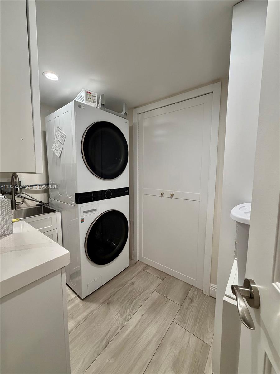 DADELAND WALK - Residential