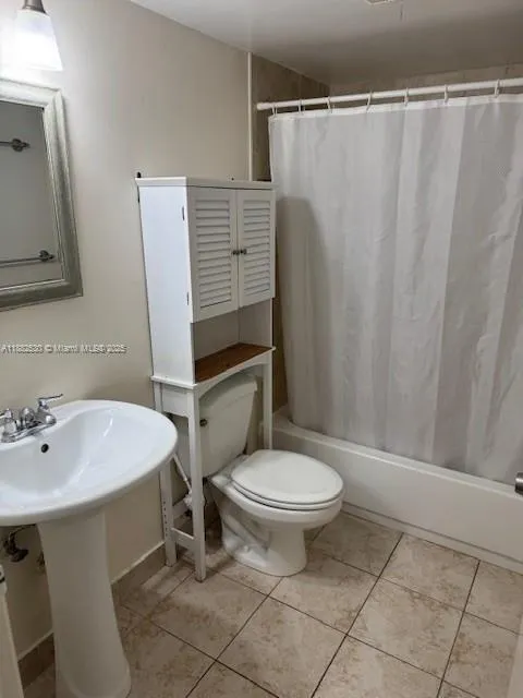 Miami, Florida 33131, United States, 1 Bedroom Bedrooms, ,2 BathroomsBathrooms,Residential,Active,214965