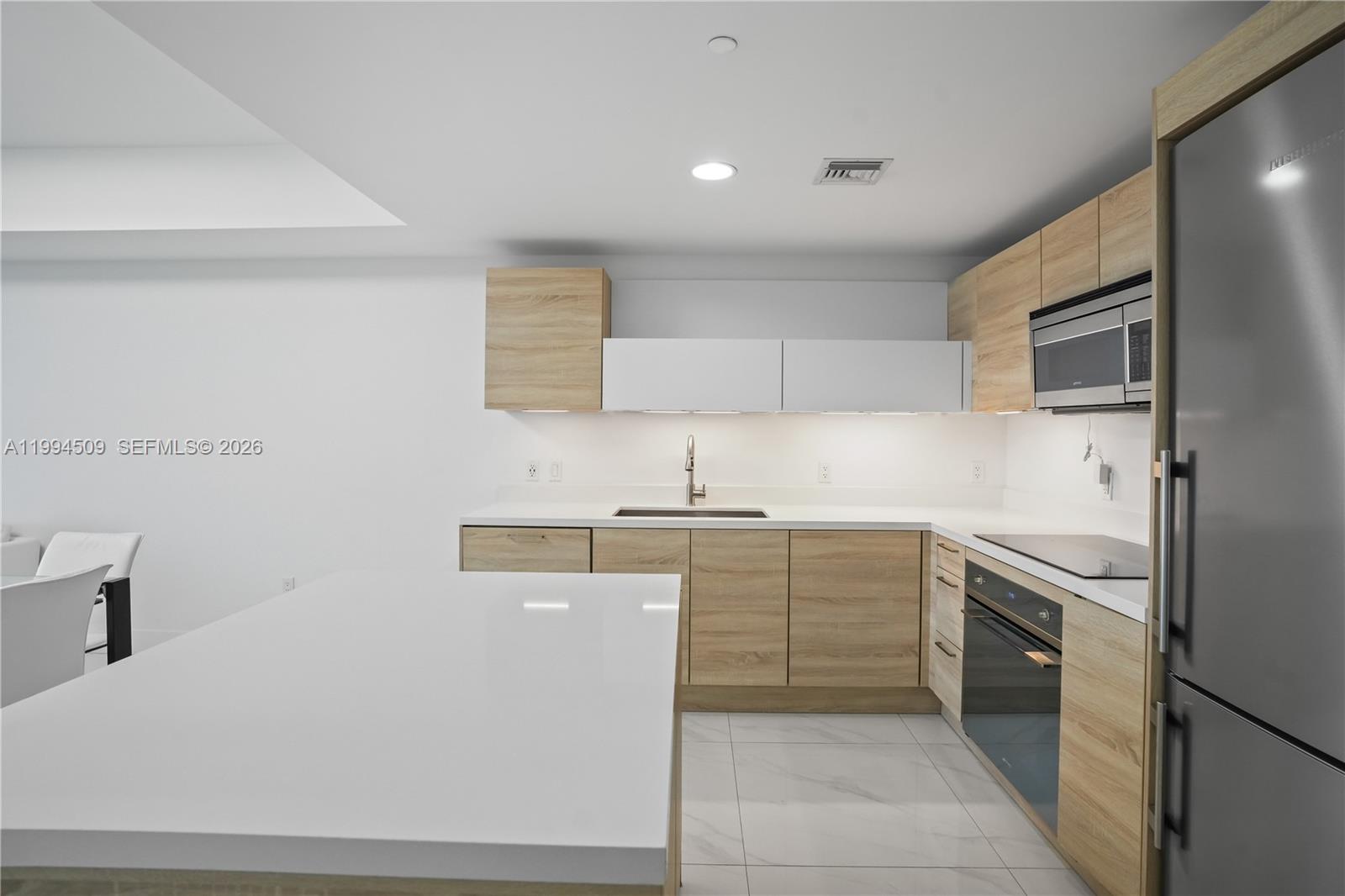 THE HARBOUR NORTH CONDO - Residential Lease