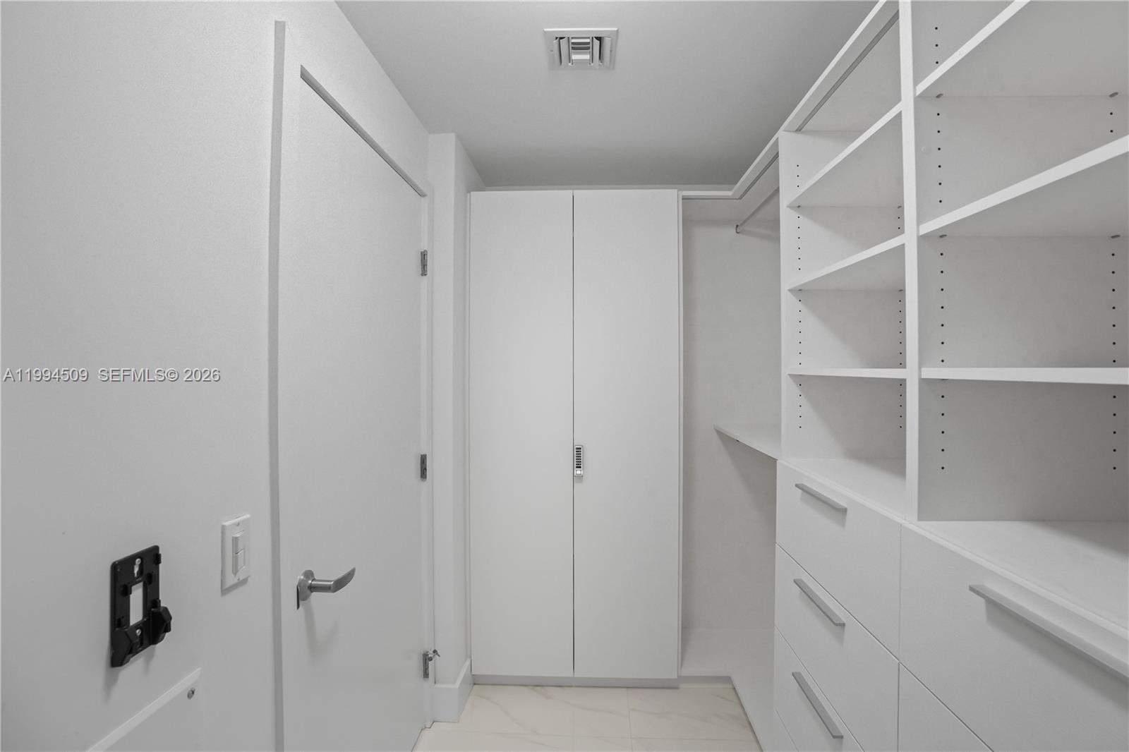 THE HARBOUR NORTH CONDO - Residential Lease